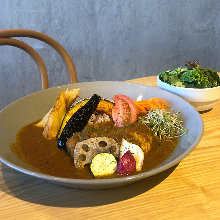 無農薬野菜がたっぷり 体に優しい 特製チキンスパイスカレー Duck Street Cafe Hiroba