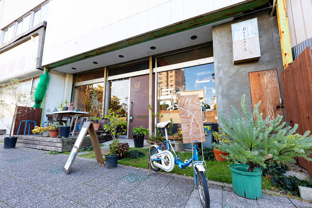 Art Space & Cafe Barrack（アートスペースアンドカフェ バラック）